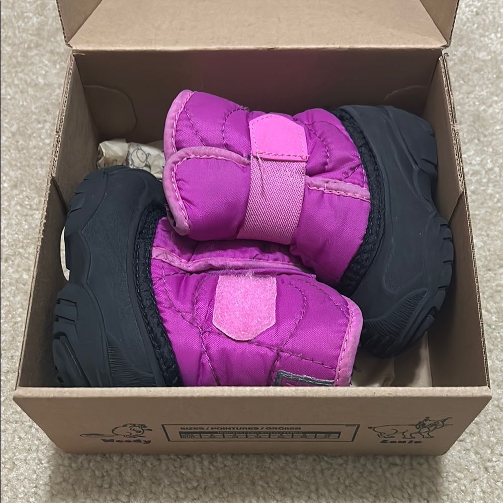 Well loved Kamik winter snow boots. Toddler size 5.
